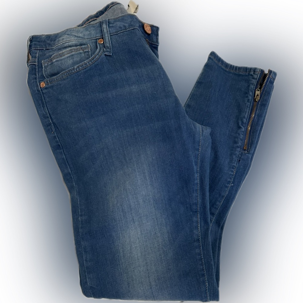 Barely worn size 8 MNG Jeggings with ankle zipper